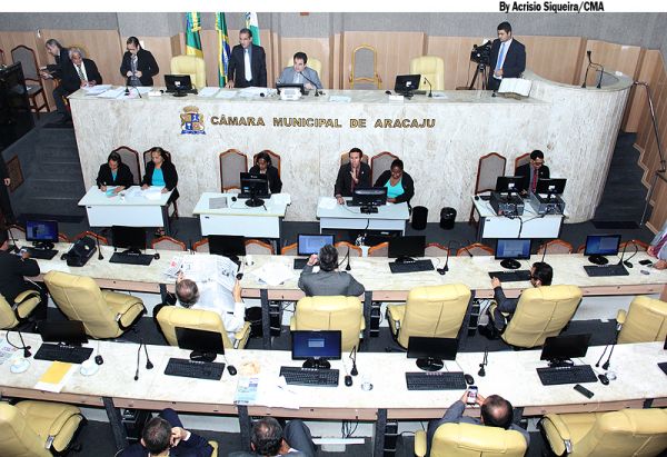 Vereadores aprovam reajuste salarial dos servidores e piso dos professores