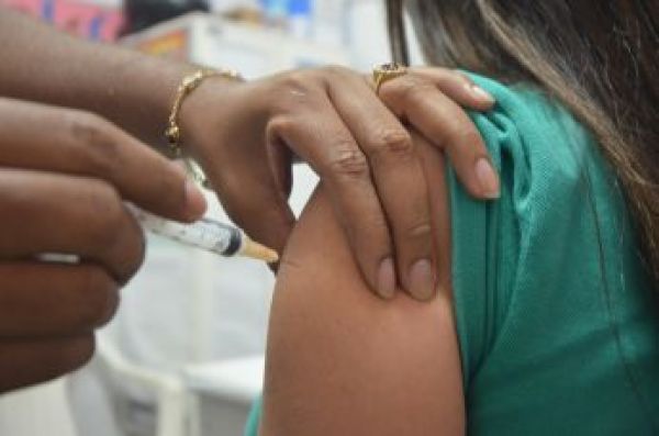 Meninas de 9 a 13 anos devem ser vacinadas contra HPV