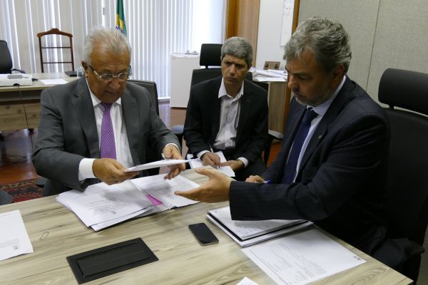 Jackson solicita ao governo federal cessão de terrenos para construção de casas populares em Sergipe