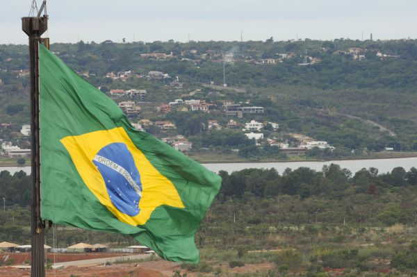 Ipsos: 79% dos brasileiros não se sentem representados por nenhum partido