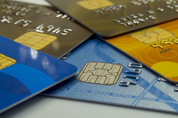 Bancos estudam acabar com rotativo do cartão de crédito