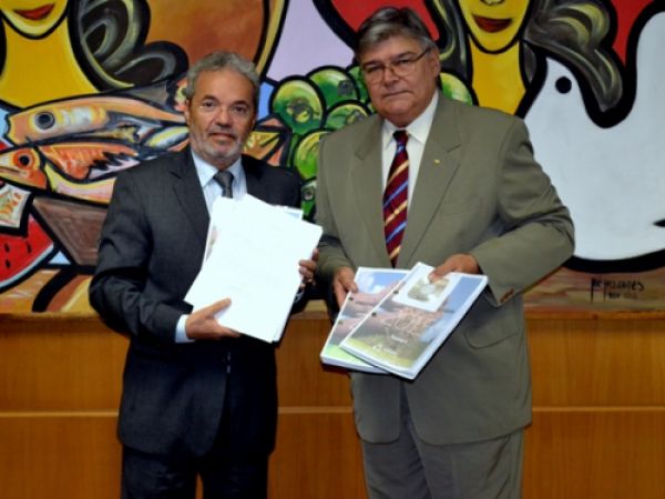Presidente do TCE recebe a Prestação de Contas do Governo do Estado relativa a 2015