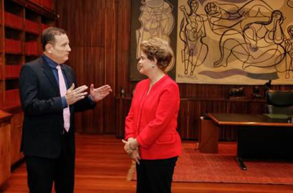 Roberto Cabrini entrevista Dilma Rousseff neste domingo