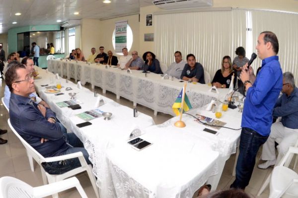 Valadares Filho apresenta Plano de Governo a Sociedade Médica de Sergipe