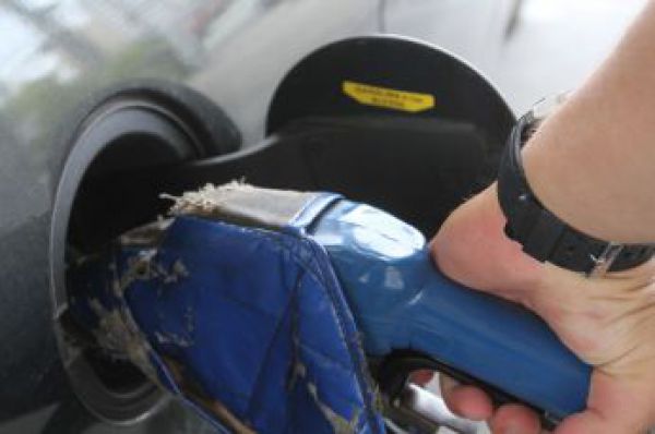 Preço médio da gasolina vendida em SE caiu 0,9% em agosto