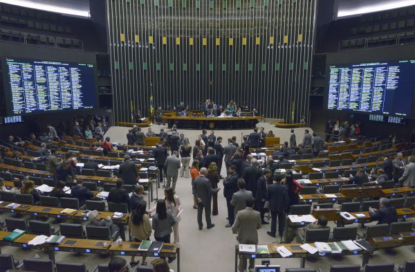 Câmara inicia hoje votação da PEC que limita gastos públicos pelos próximos 20 anos