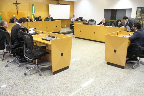 TCE dá 10 dias para prefeitos apresentarem calendário quitando a folha de magistério