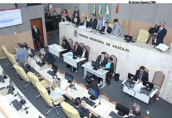 Sem economia: Vereadores de Aracaju terão aumento em 2017