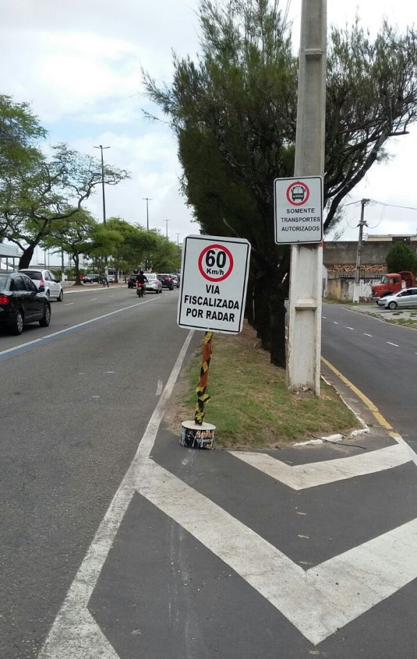 Radar móvel é utilizado para fiscalizar avenidas em Aracaju