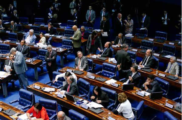 Senado aprova PEC do Teto de Gastos em primeiro turno