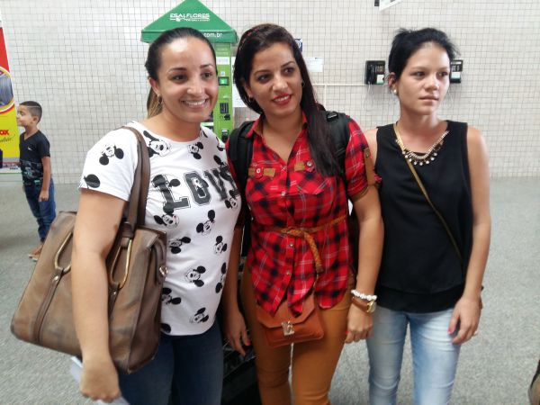 Médicas cubanas que atuarão em Lagarto desembarcam em Sergipe