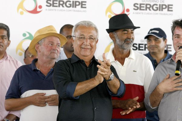 Governador entrega obras que somam mais de R$1 milhão em Tomar do Geru