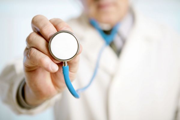 Ministério da Saúde reduz número de médicos nos postos de saúde