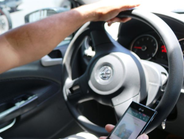 Mais de 16 mil multas foram aplicadas em 2016 por uso de celular ao volante em Aracaju