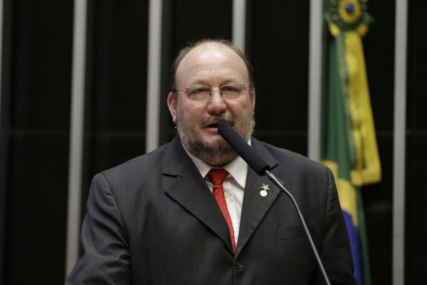 João Daniel entra com ação popular para suspender nomeação de Moreira Franco