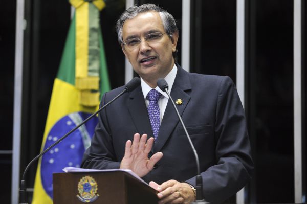 Eduardo Amorim vota pela aprovação da PEC que garante realização de vaquejadas