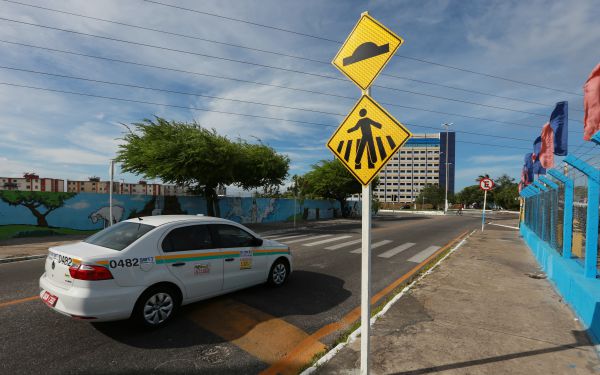 Vandalismo é causa de reposição de 30% das placas de trânsito em Aracaju
