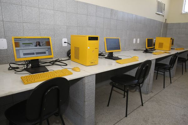 Biblioteca Pública Epifânio Dória oferece cursos gratuitos na área da informática