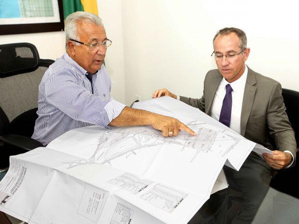Governador doa terreno para construção da sede da Câmara Municipal de Aracaju