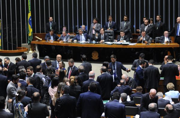 Veja como cada deputado sergipano votou na proposta que amplia a terceirização