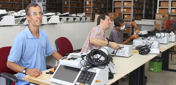 TRE-SE prepara urnas eletrônicas de Carmópolis