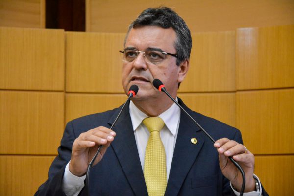 Luciano lamenta perdas dos royalties e alerta para fim da Petrobras em Sergipe