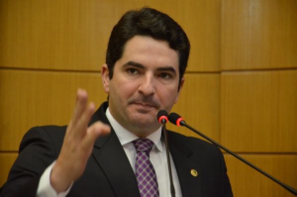 Gustinho Ribeiro aconselha Valmir Monteiro a atender o MP e interditar o hospital de Lagarto