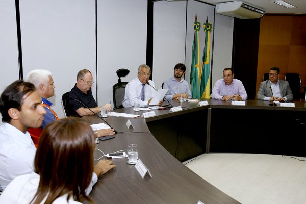 Governador reúne municípios para dar transparência na aplicação de recursos de combate aos efeitos da seca
