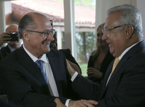 Governadores debatem incentivos fiscais em Brasília
