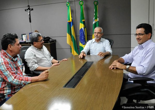 Edvaldo lança edital da licitação da limpeza pública de Aracaju