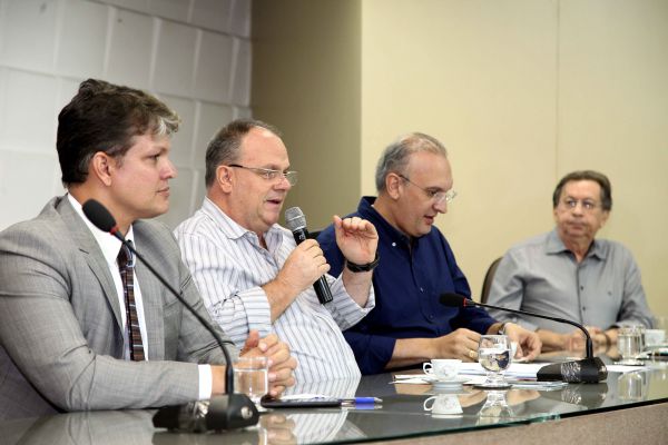 Governo cria comissão para debater ocupação da Praia do Saco