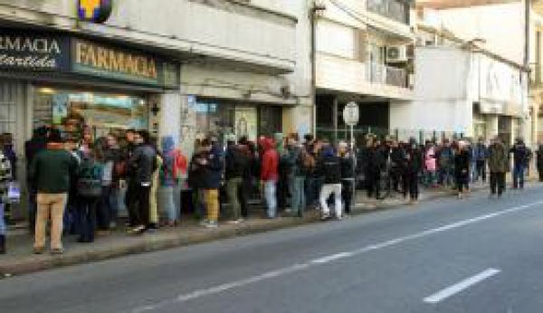 Usuários esgotam maconha de farmácias de Montevidéu em primeiro dia de vendas