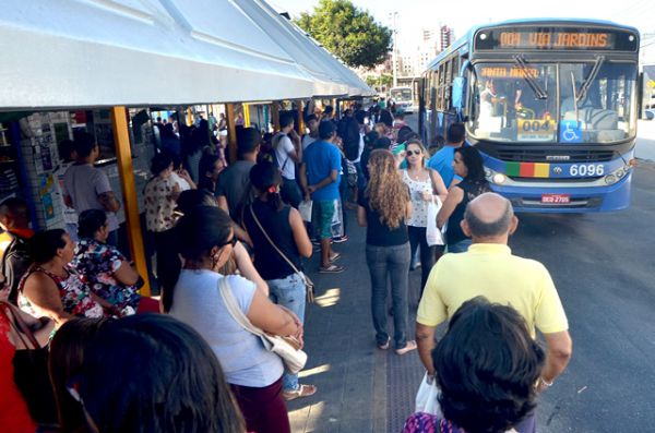Empresas de ônibus querem que passagem custe R$ 3,97
