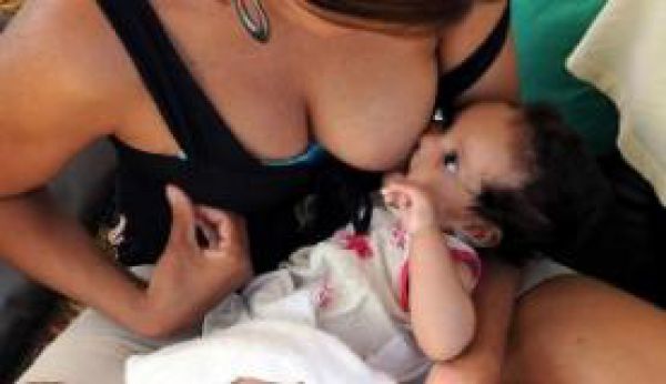Comissão aprova PEC que pode ampliar licença-maternidade para mães de gêmeos