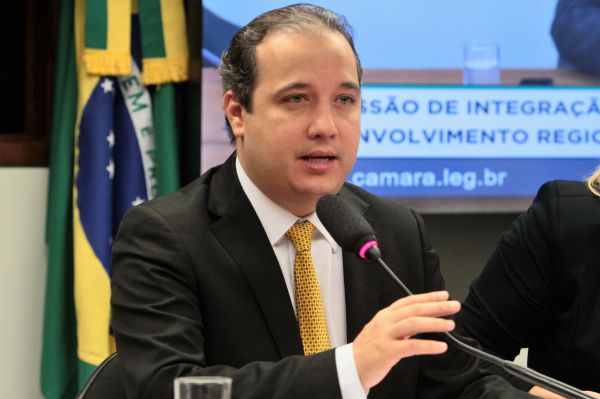 Fechamento de agências de Bancos Públicos preocupa Valadares Filho