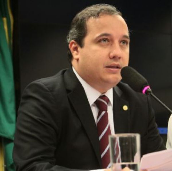 Valadares Filho apresenta Projeto de incentivo ao financiamento de energia de fontes renováveis