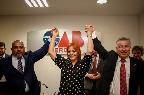 Após desagravo, Rosenice Machado é empossada Procuradora Geral da OAB