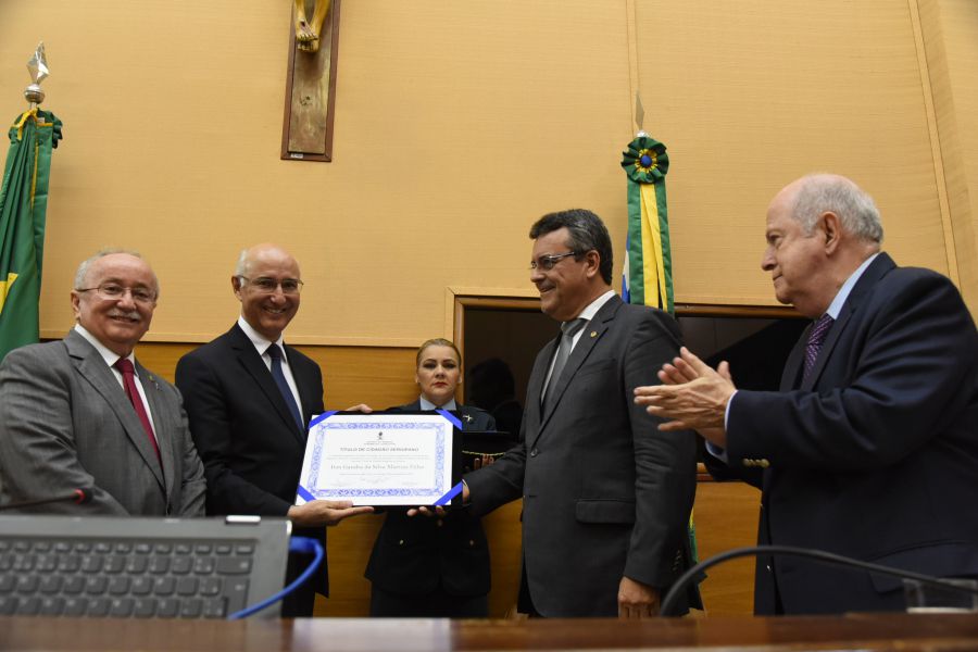 Ministro Ives Gandra Filho é homenageado na Alese