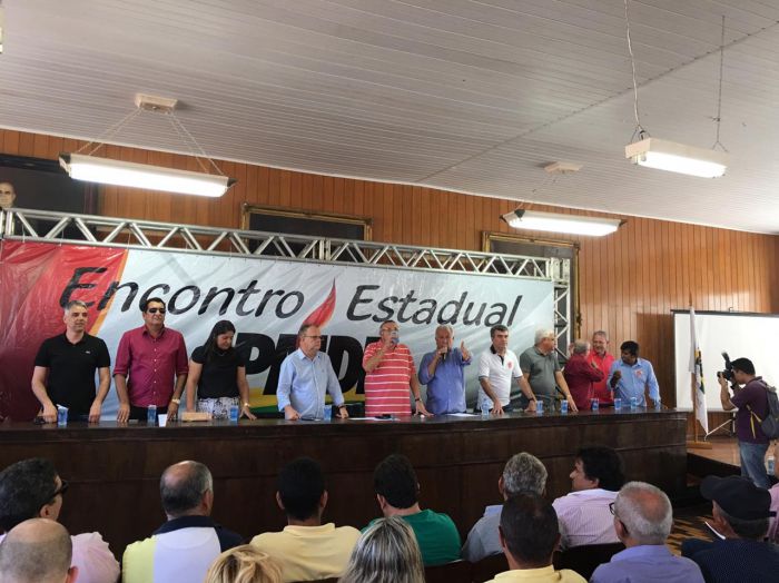 “Reunião do PMDB deixou a oposição atordoada”, diz Fábio Reis