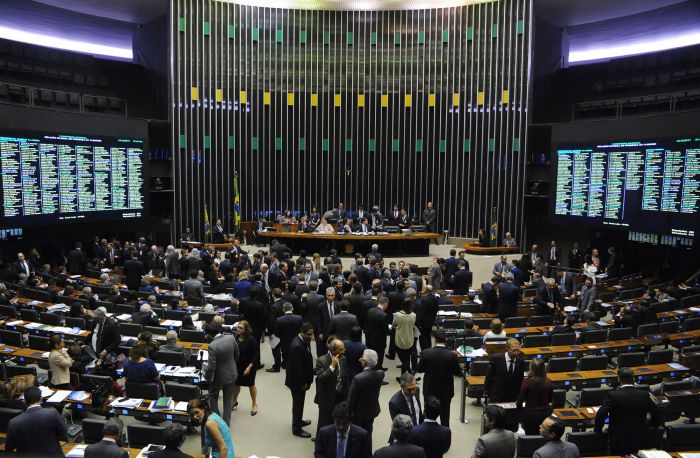 Orçamento para 2018 é aprovado com déficit de R$ 157 bilhões e salário mínimo de R$ 965