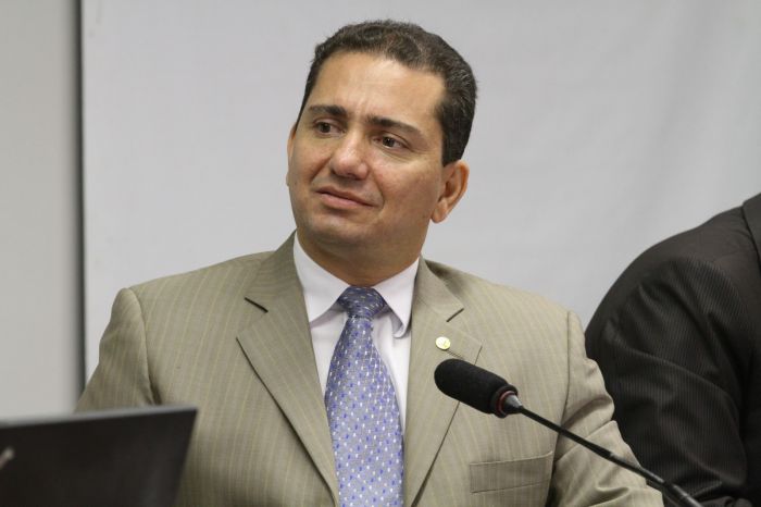 “Laércio Oliveira é acostumado a mamar nas tetas governamentais”, diz Mendonça Prado