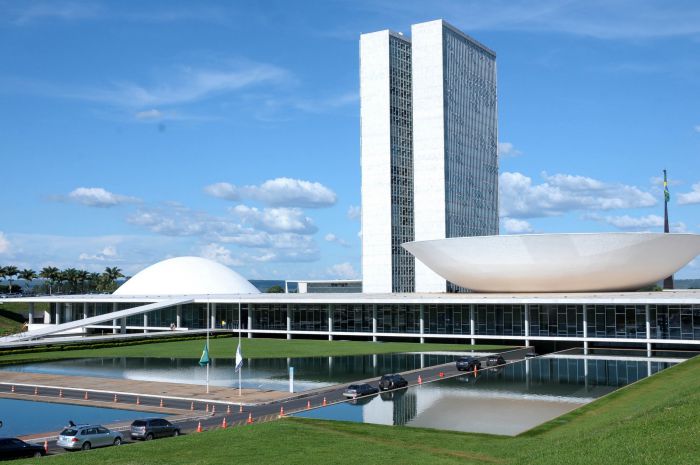 Deputados e senadores brasileiros ocupam a 6ª posição em gastos no mundo