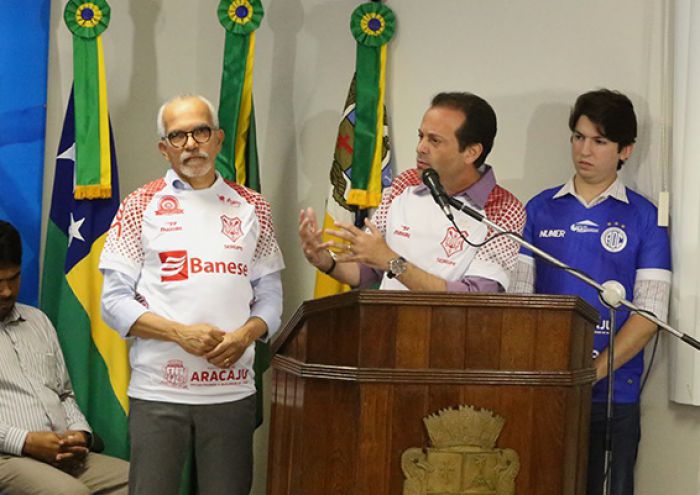 Ao lado de André Moura, Edvaldo anuncia patrocínio aos times Sergipe e Confiança