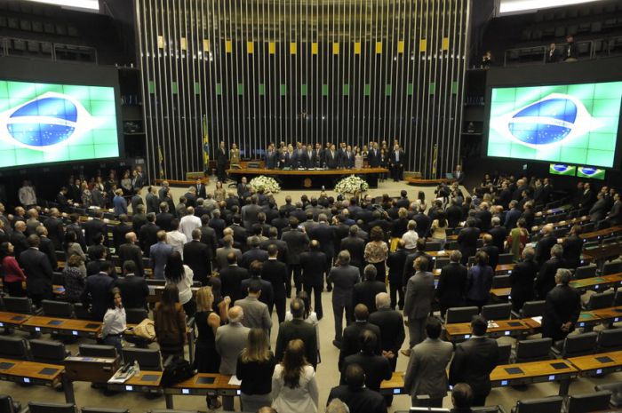 Projeto acaba com o uso de “excelência” e “doutor” no tratamento a autoridades