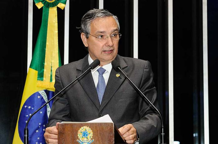 Eduardo Amorim questiona saída da Petrobras do mercado de fertilizantes