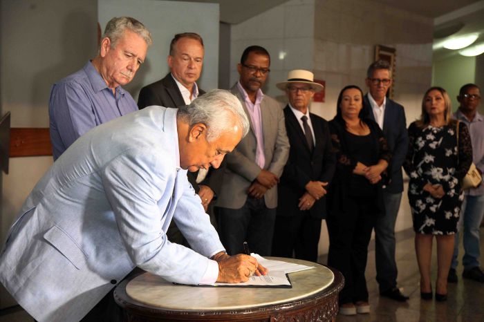 Governador assina instrumento jurídico para inicio das obras de reforma do Teatro Tobias Barreto