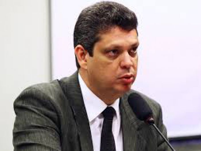 Márcio Macedo afirma que tiros à caravana de Lula partiram de milícias ligadas a Bolsonaro