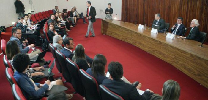 TSE abre prazo para eleitores transexuais e travestis registrarem nome social