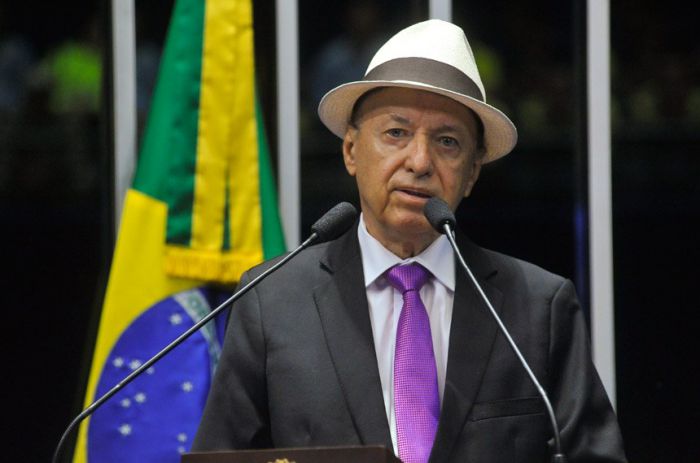 “Isso é tráfico de influência e os prefeitos não têm culpa”, diz Valadares