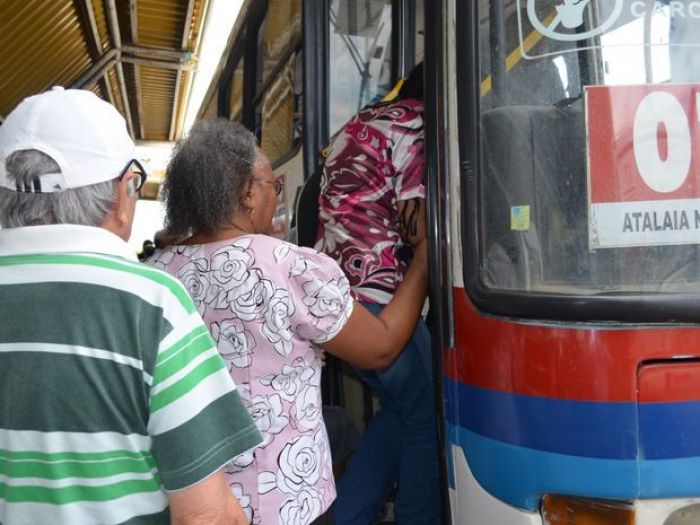 Gratuidade no transporte público para idosos a partir dos 60 anos é aprovada na Câmara Municipal
